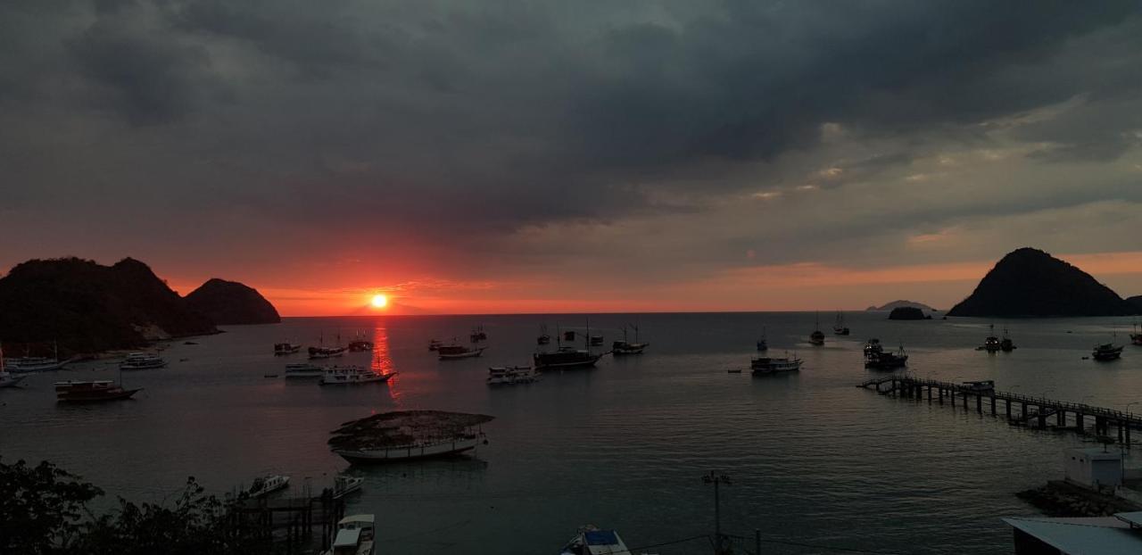 Blue Parrot Hotel ลาบวนบาโจ ภายนอก รูปภาพ